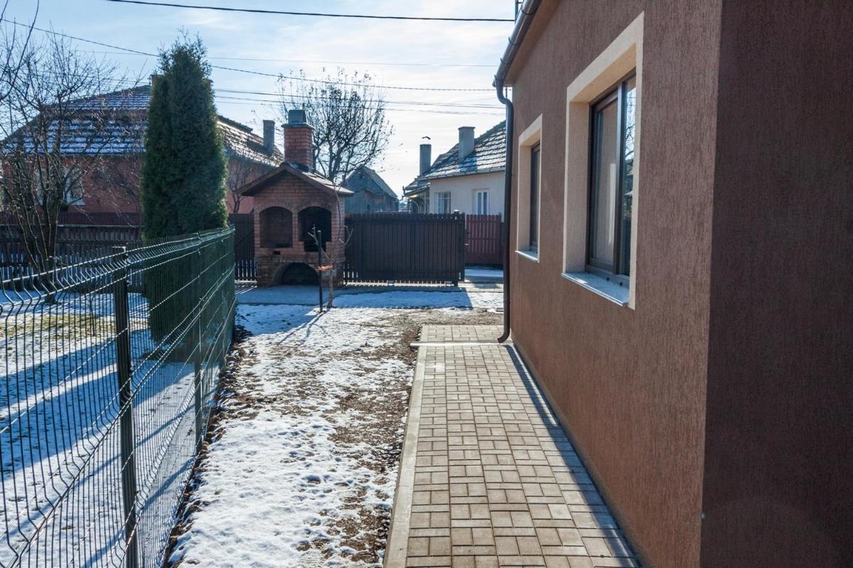 Villa Erőss Kulcsosház Lăzarea Esterno foto