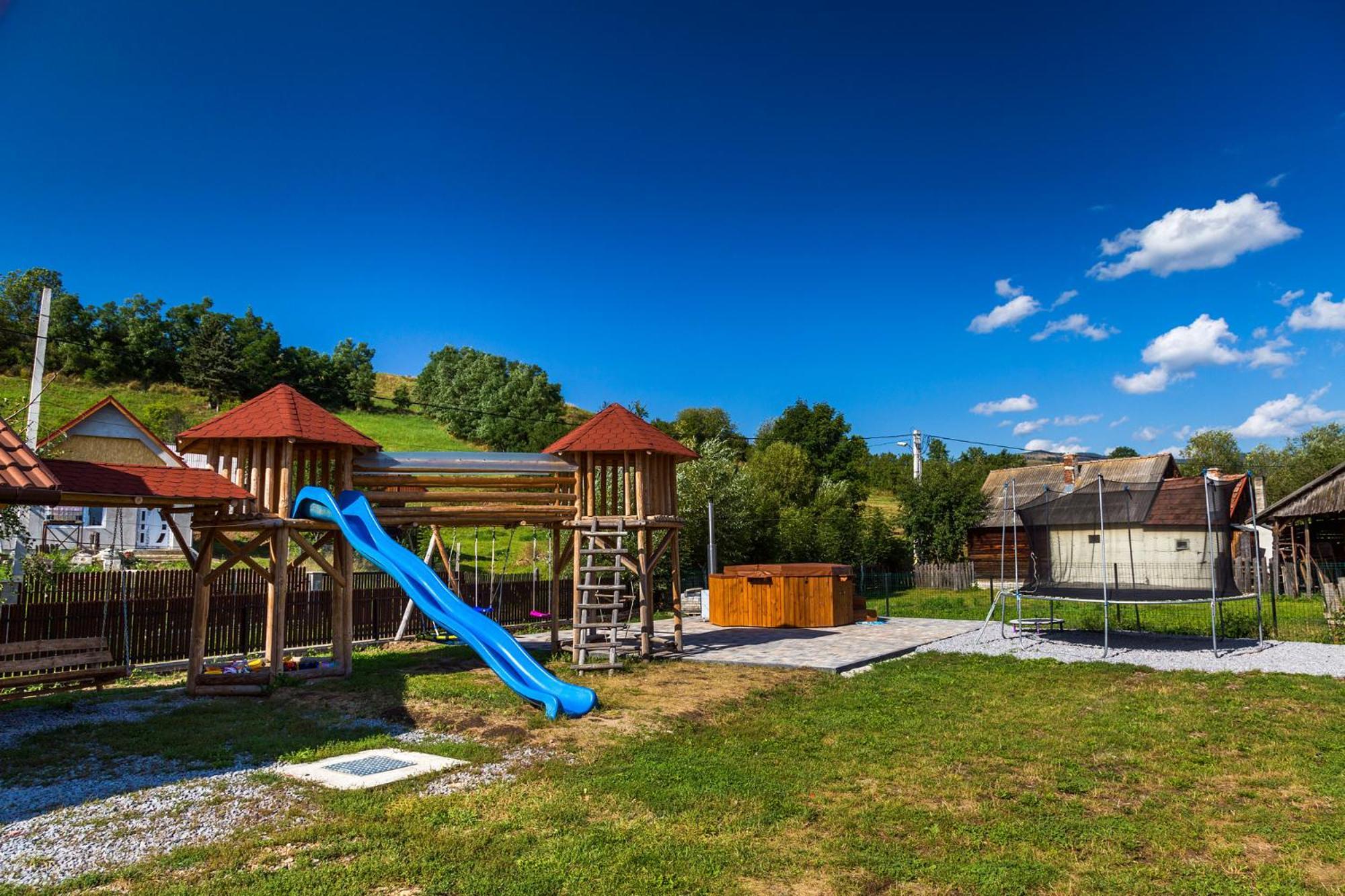 Villa Erőss Kulcsosház Lăzarea Esterno foto
